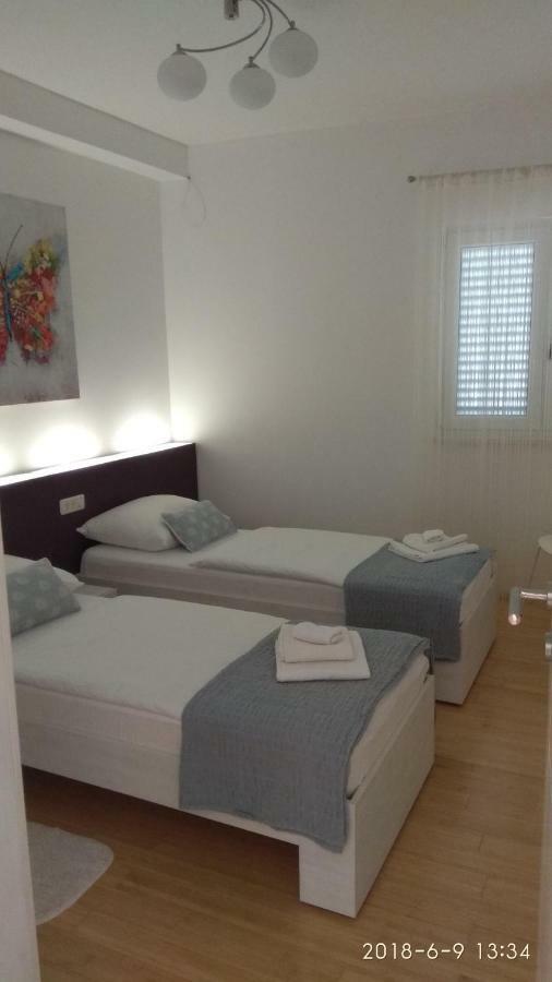 Donji Okrug  Apartments Niana With Heated Seawater Swimingpool מראה חיצוני תמונה